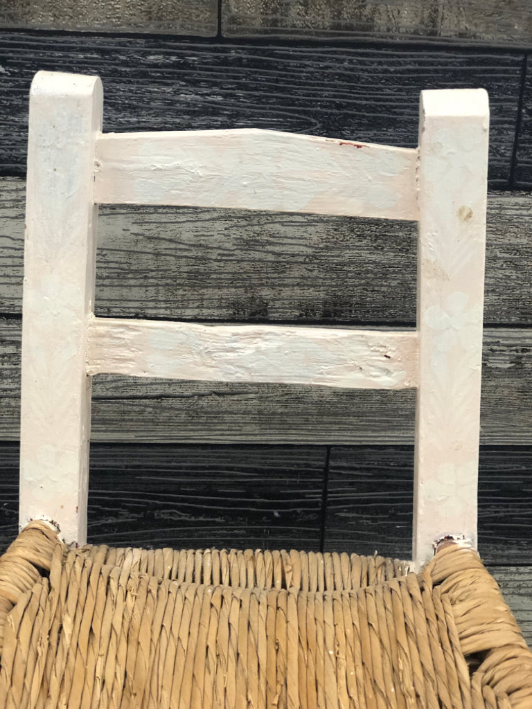 SMALL KIDS CHAIR W WICKER.