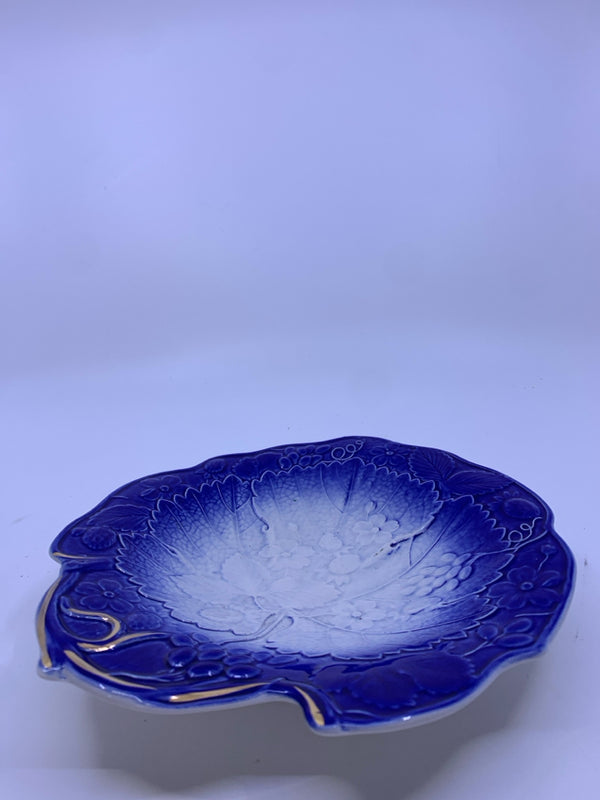 DAVENPORT BURLEIGH EMBOSSED CIRCLE BLUE LEAVES PLATTER.