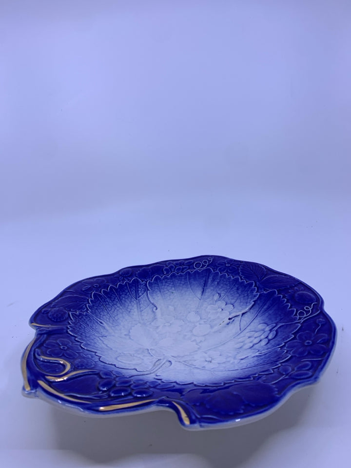 DAVENPORT BURLEIGH EMBOSSED CIRCLE BLUE LEAVES PLATTER.