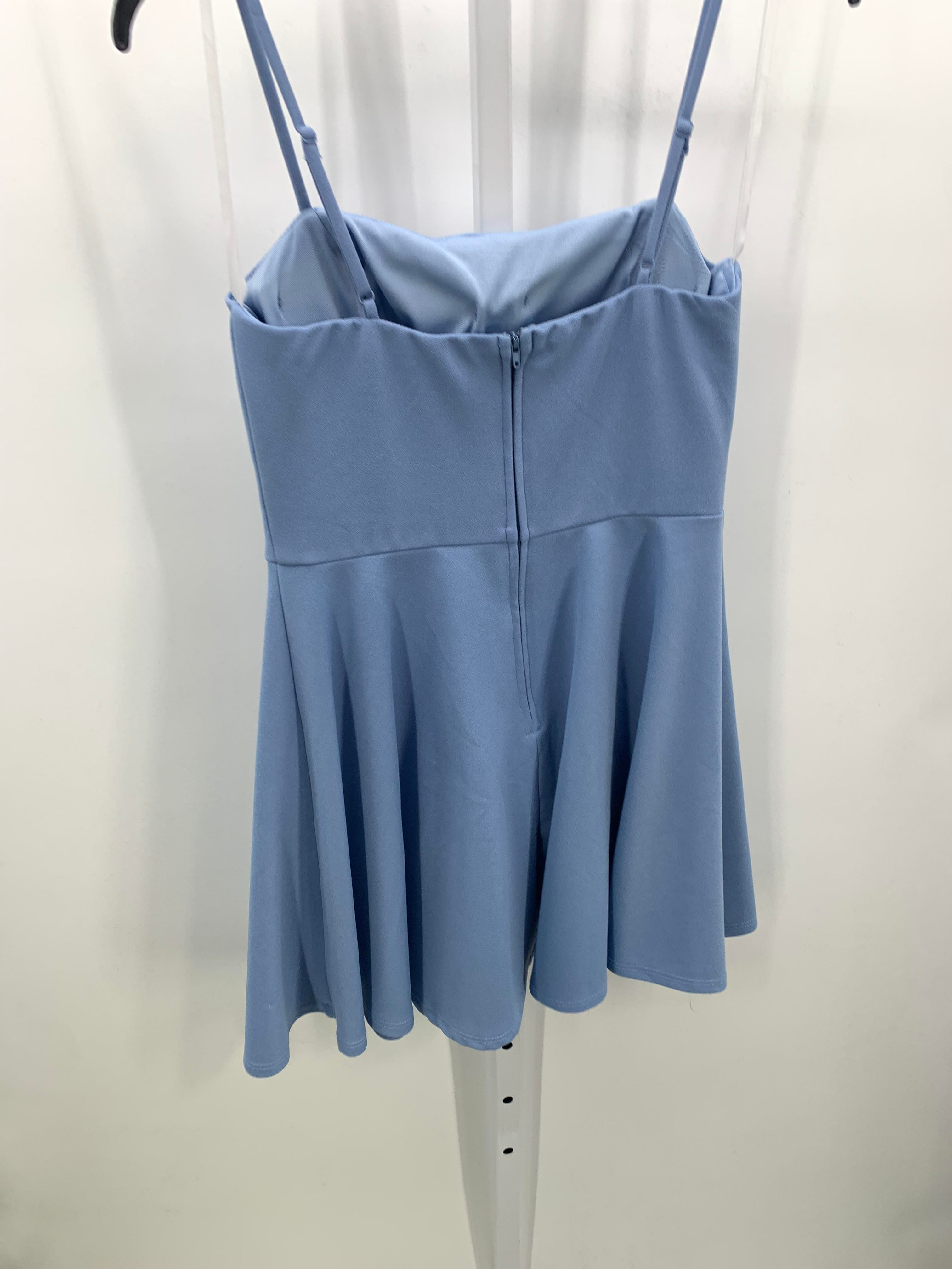 B. Darlin Size 7 Juniors Sleeveless Dress