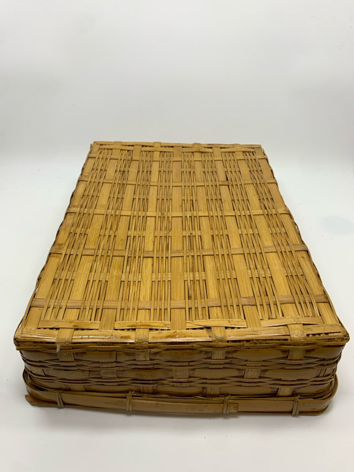 WOVEN RECTANGLE BASKET TRAY.