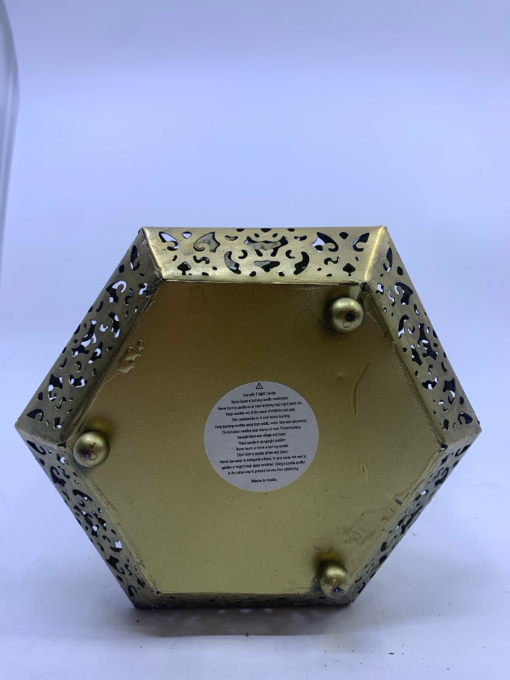 BRASS METAL PIECED GLASS PANES CANDLE HOLDER LANTERN 16 "h X 7 "W
