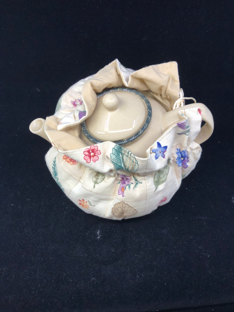 CREAM FLORAL TEAPOT W LEAF PATTERN TEAPOT COZY COVER.