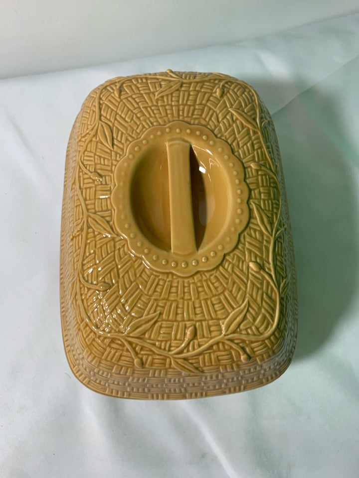 MUSTARD YELLOW COVERED DUTCH OVEN BASKET WEAVE PATTERN.