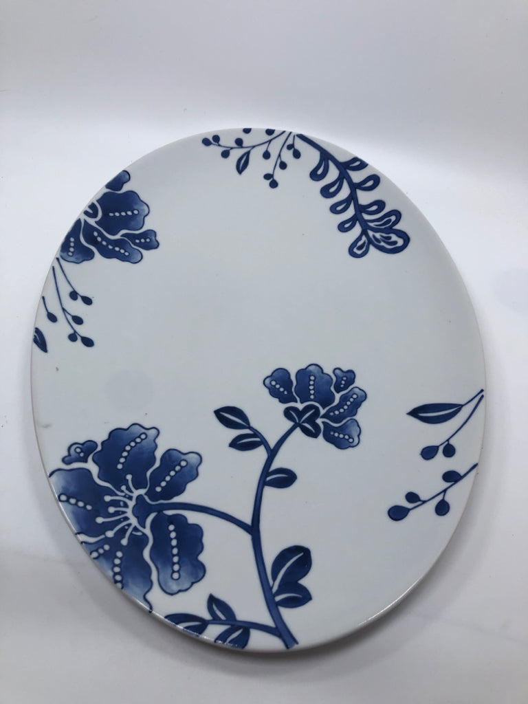 WHITE AND BLUE FLORAL PORCELAIN PLATTER.