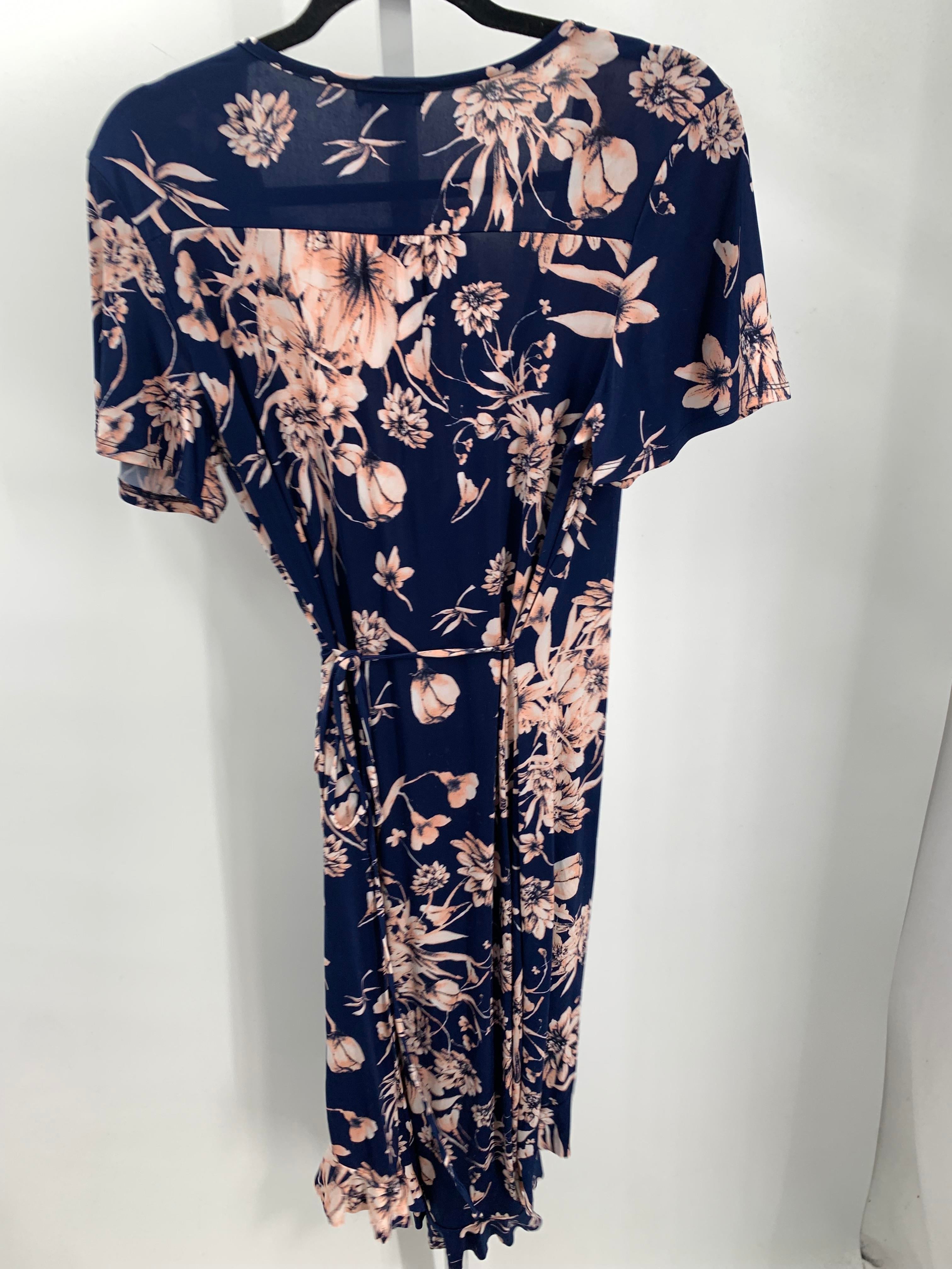 Venus Size Medium Misses Short Sleeve Dress