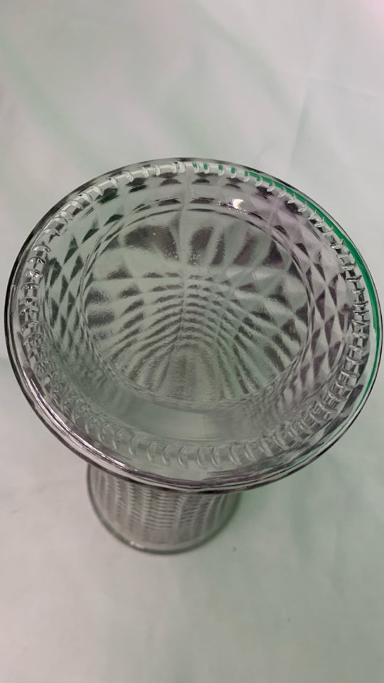 SQUARE PATTERN VASE.