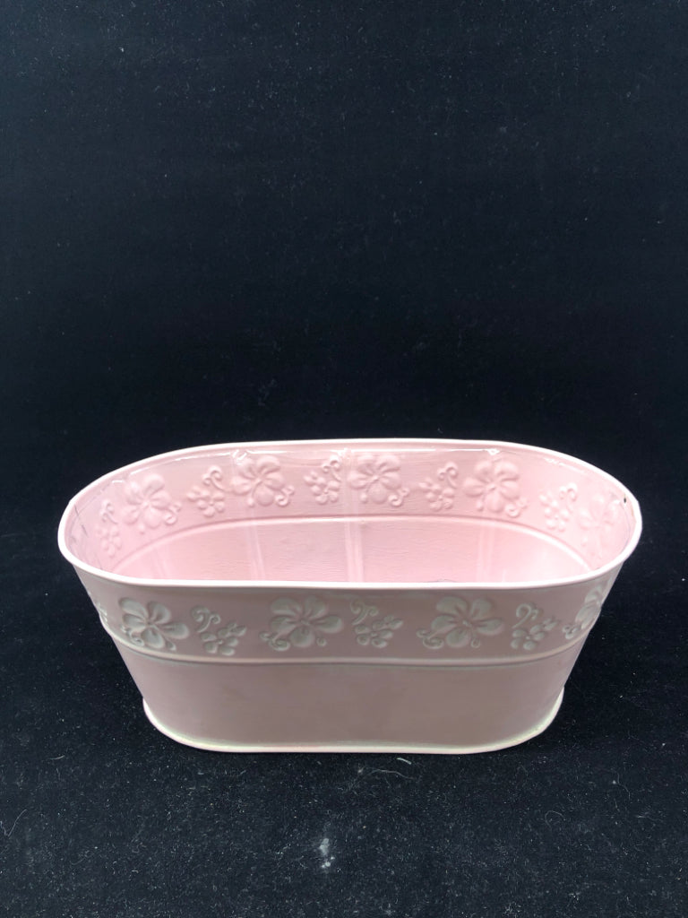 OVAL METAL PINK PLANTER W PLASTIC LINER.