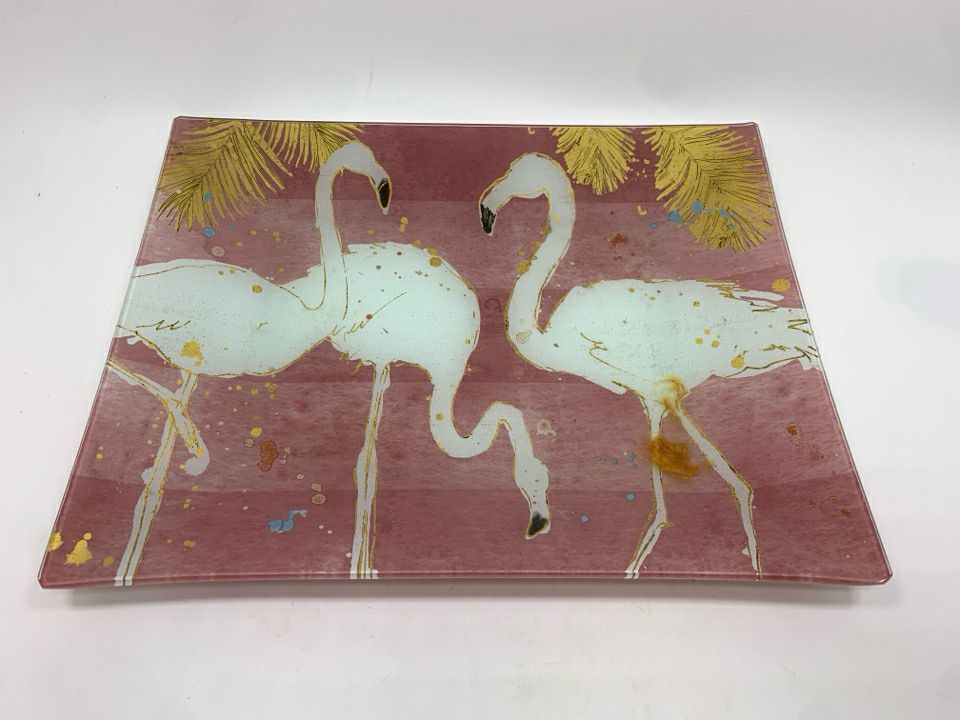 GLASS FLAMINGO PRINTED CENTERPIECE TRAY.