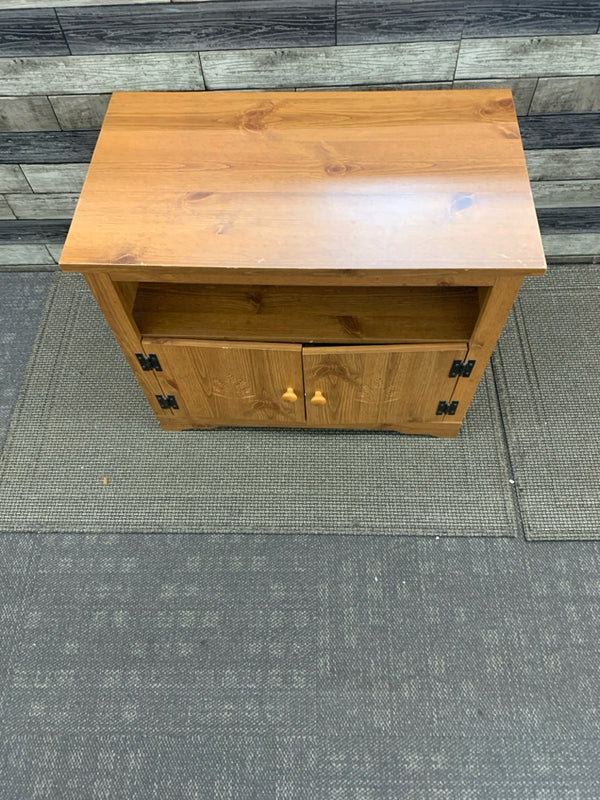 BLONDE WOOD TV STAND W WHEAT ON DOORS.