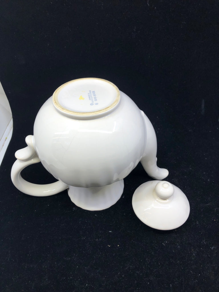 WHITE CERAMIC COFFEE POT SAVOIR VIVRE.