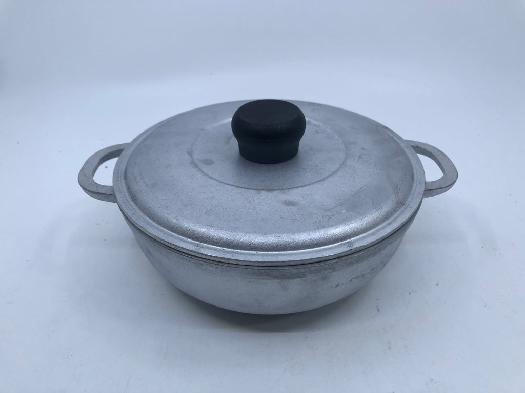 VTG ALUMINUM POT W/ LID + HANDLES.