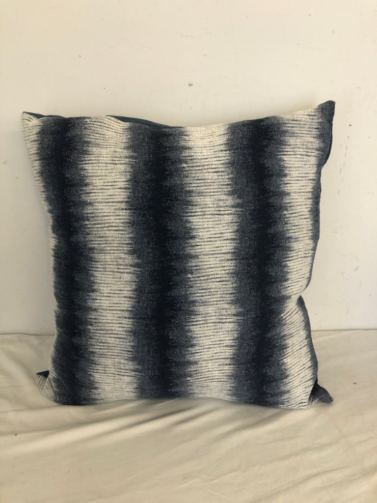 BLUE AND WHITE PATTERN SQUARE DOWN PILLOW.