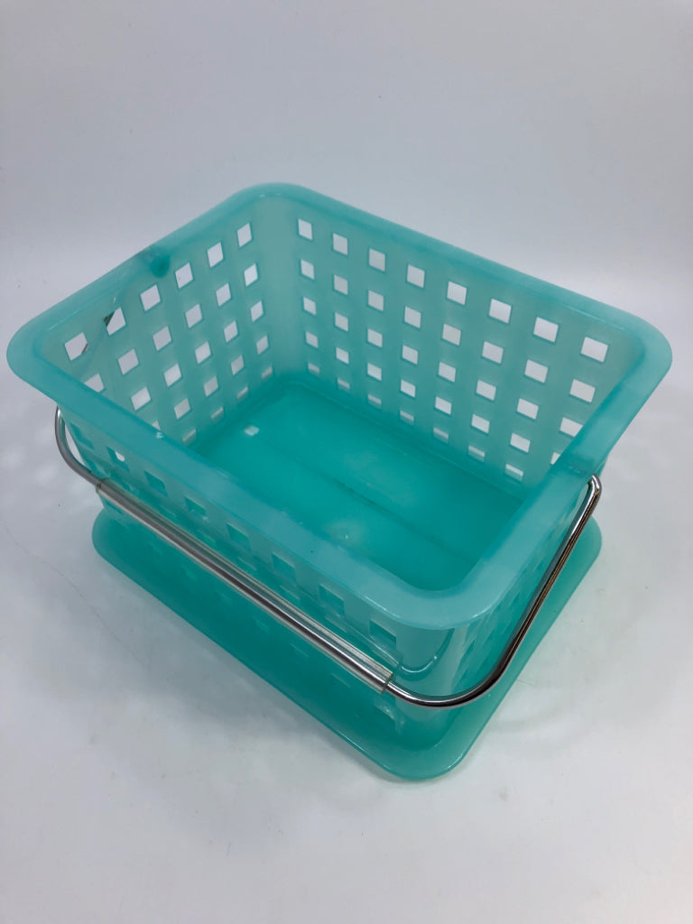 TEAL PLASTIC STORAGE CUBE W/METAL HANDLE.