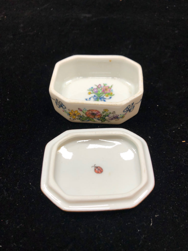 SM LIMOGES "TOKEN OF MY AFFECTION" PORCELAIN BOX W/FLORAL DESIGN&LID.
