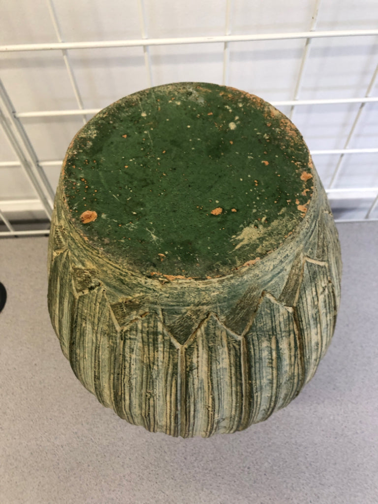 CERAMIC AMPHRA-STYLE RUSTIC VASE.