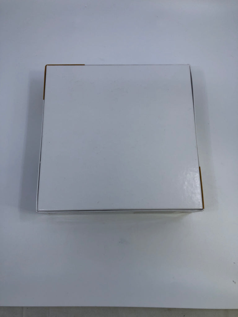 NIB OLD PEDDLER MAN PUZZLE.