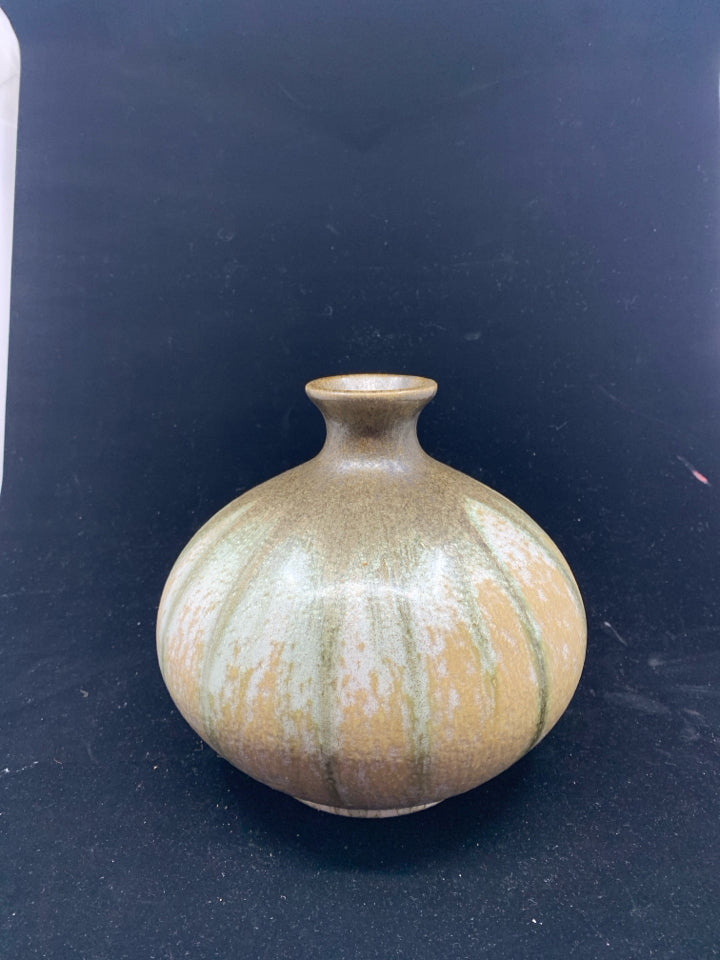 WIDE BASE DRIP VASE W NARROW TOP.