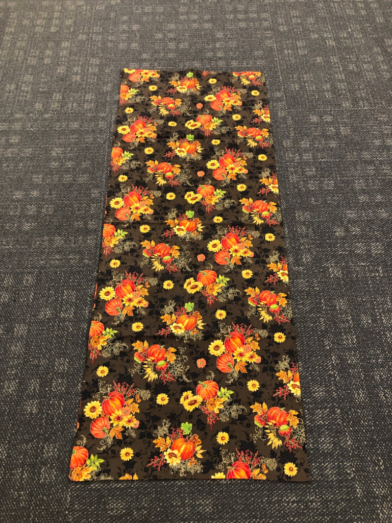GLITTER PUMPKIN TABLE RUNNER.