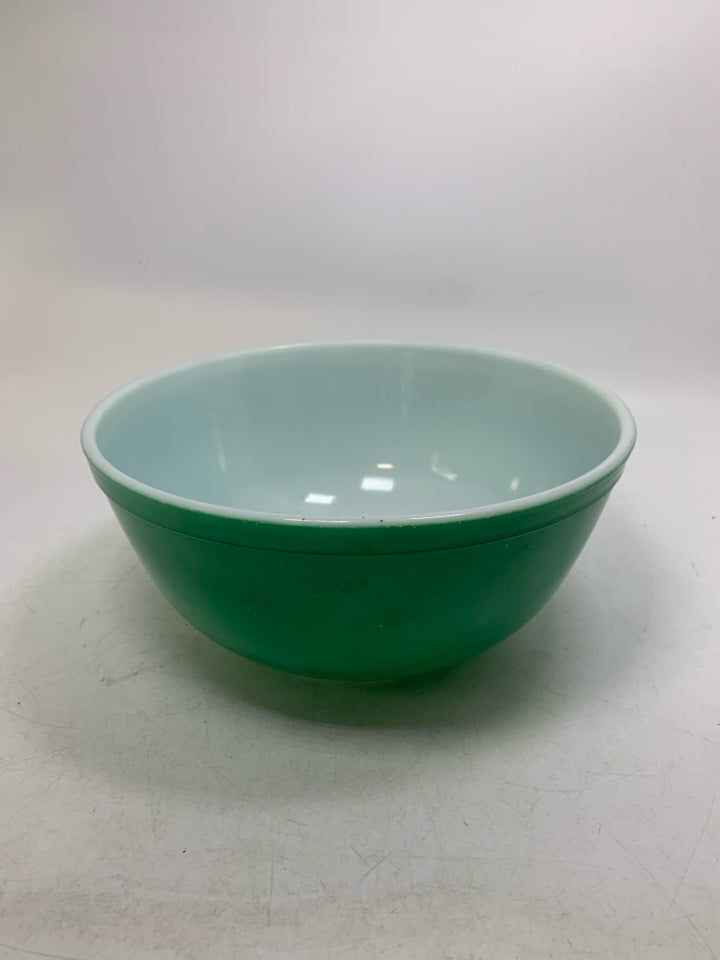 VTG PYREX PRIMARY GREEN MIXING BOWL.
