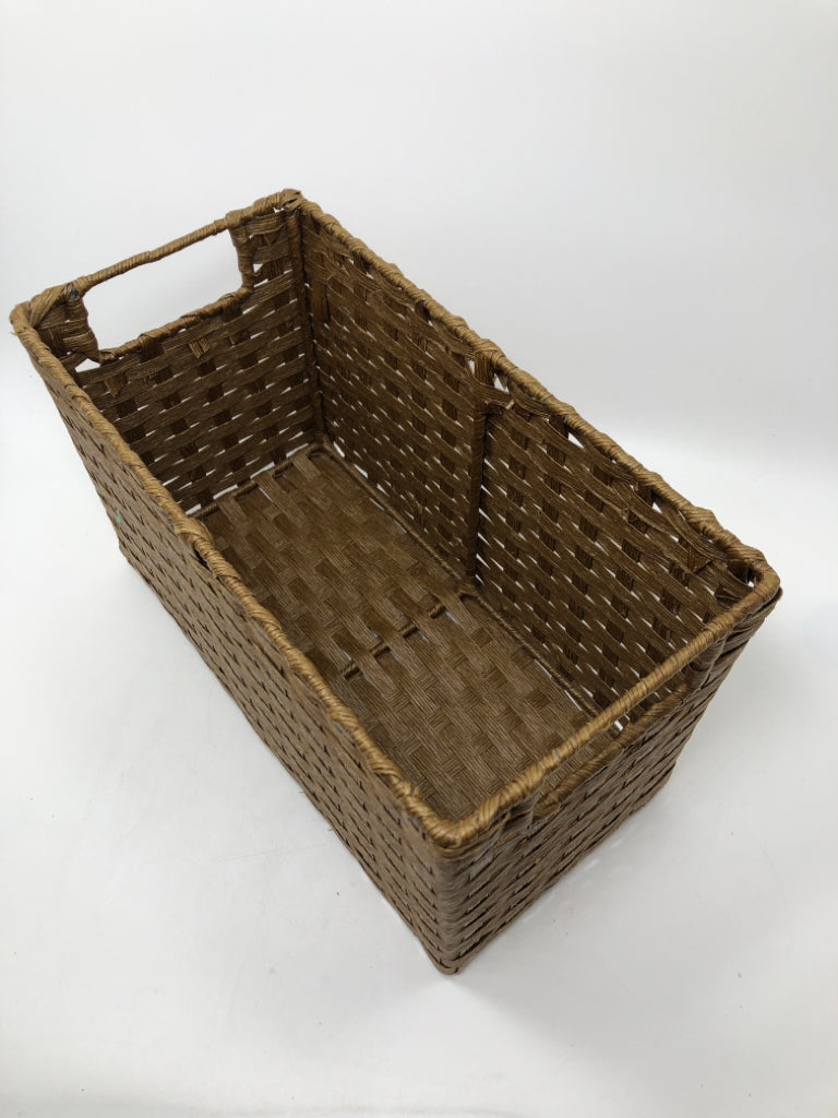 BROWN WOVEN RECTANGLE STORAGE BIN.
