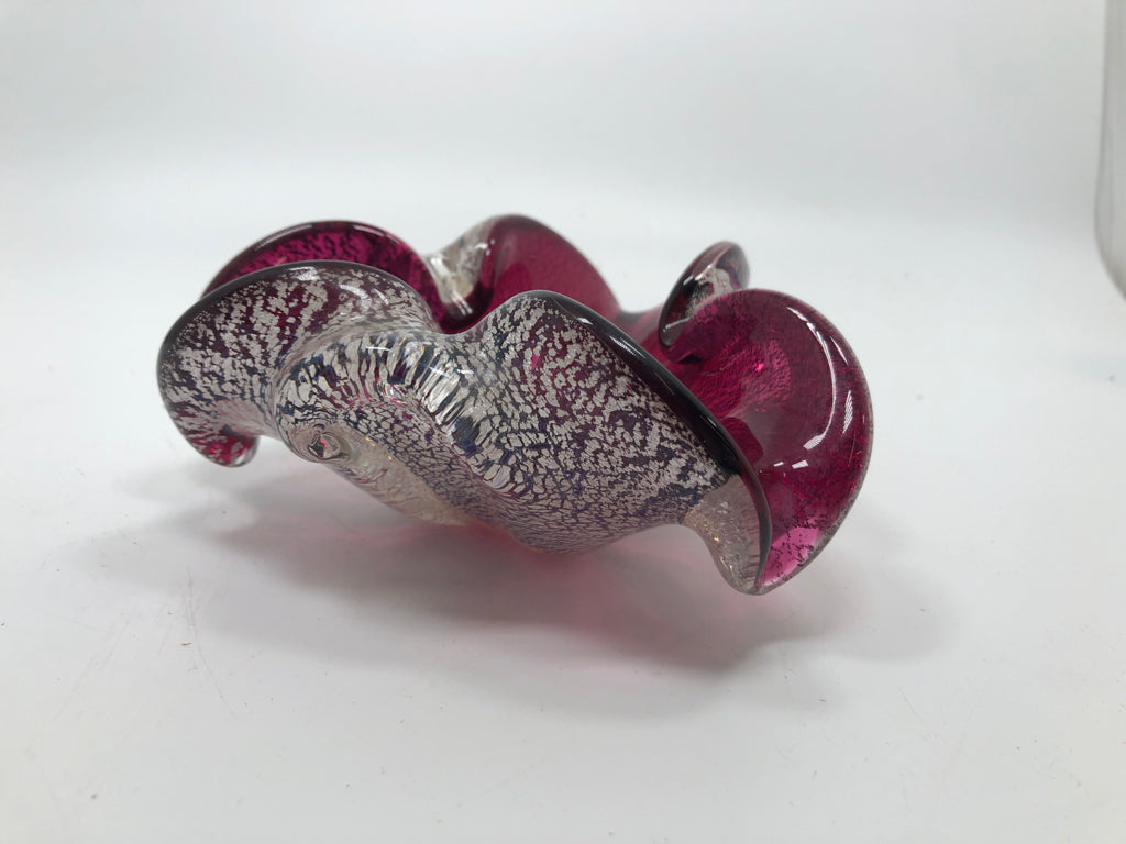 VTG CRANBERRY SCALLOP SHAPED GLASS BOWL.