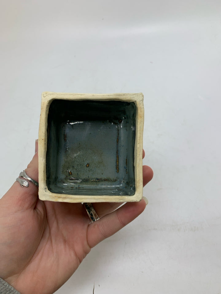 SMALL GREY BLUE GLAZED BUTTER DISH.