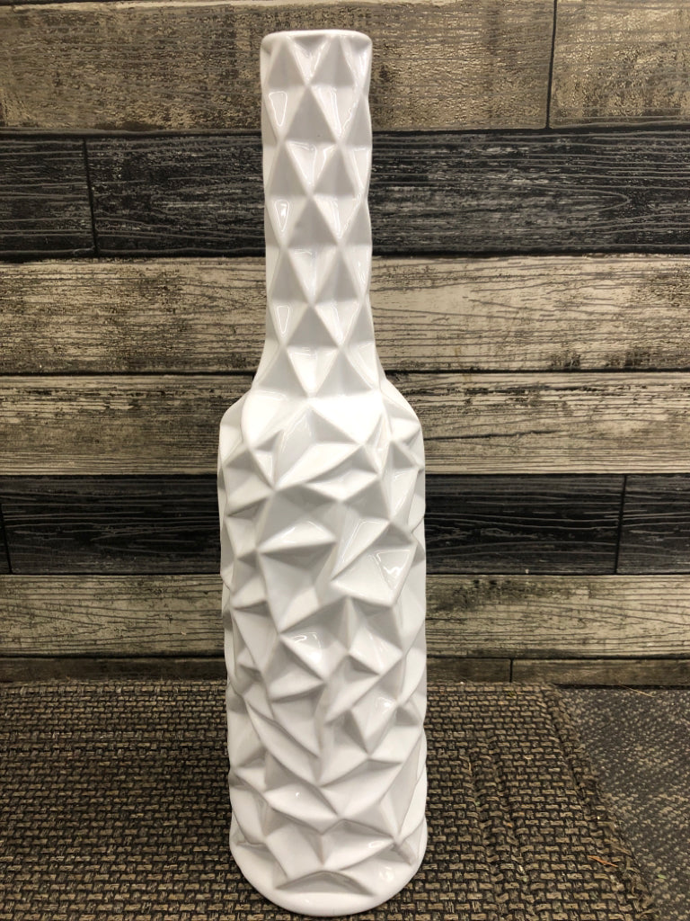 TALL ABSTRACT CERAMIC VASE.