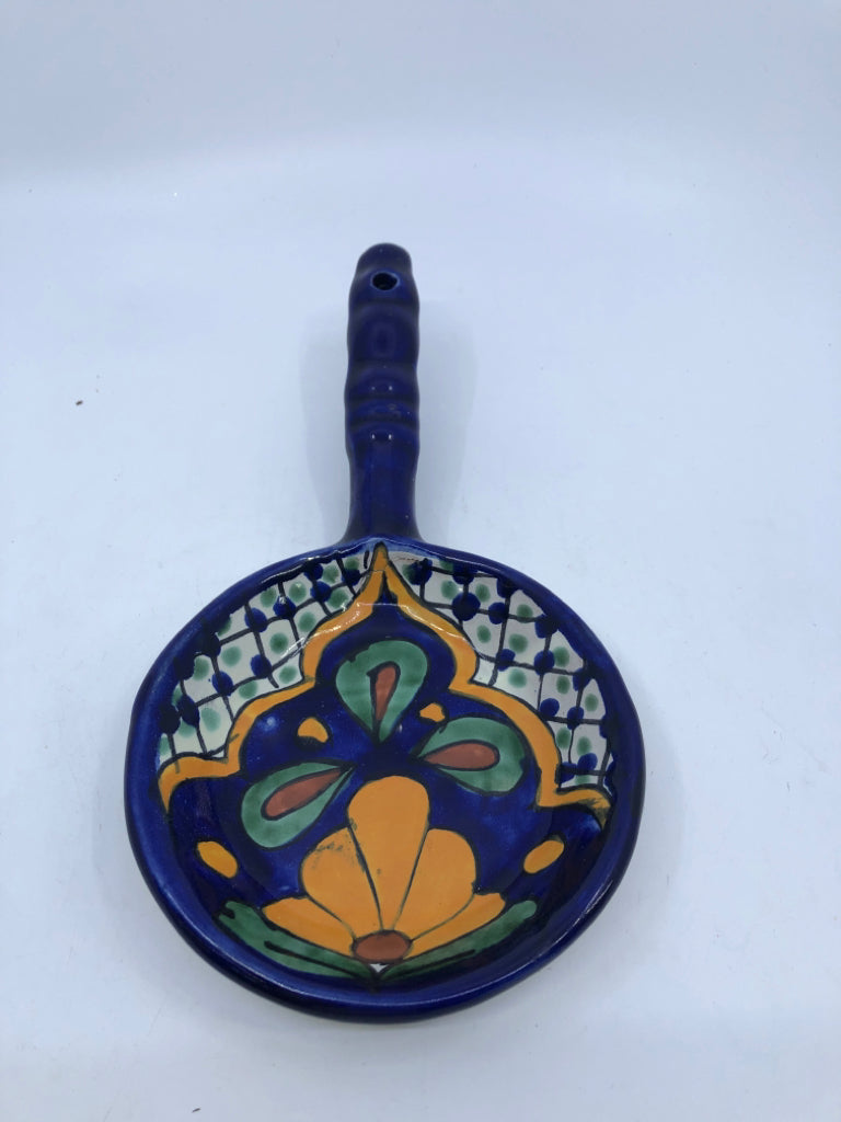 POTTERY DECORATIVE FOLK ART PAN.