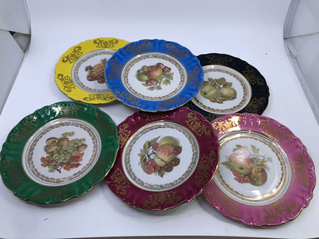 6 SMALL GOLD & COLORED RIM PLATES W FRUIT.