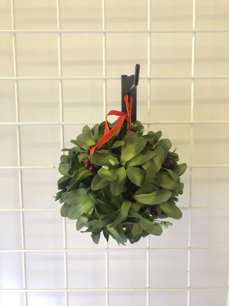 FAUX MISTLETOE WALL HANGING.