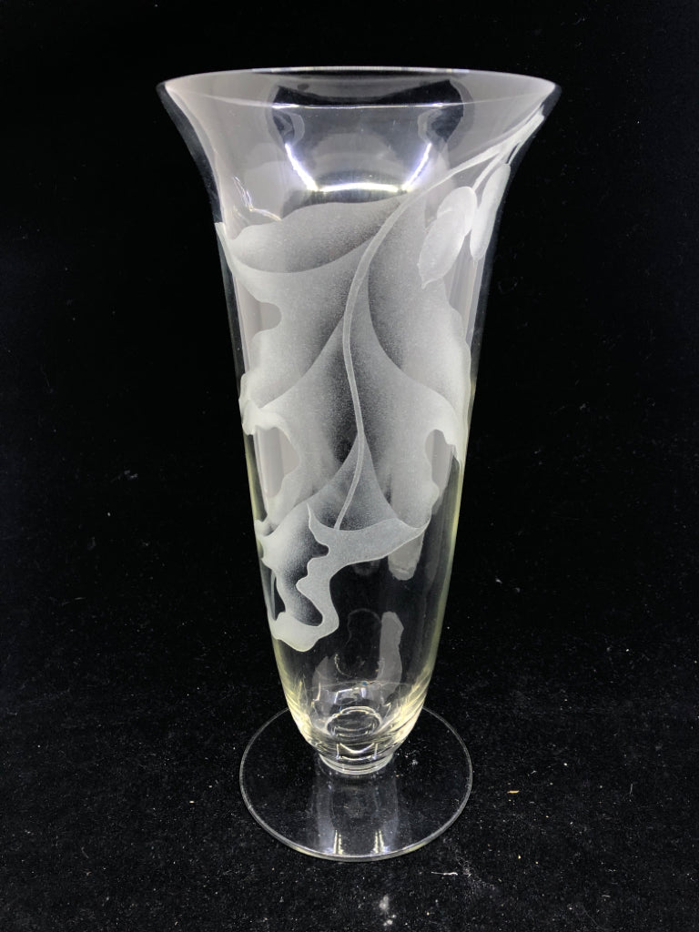 CLEAR FOOTED VASE W ETCHED LEAF DESIGN.