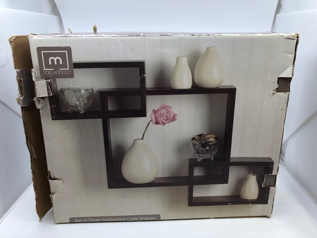 NIB 3 INTERLOCKING CUBE SHELF.