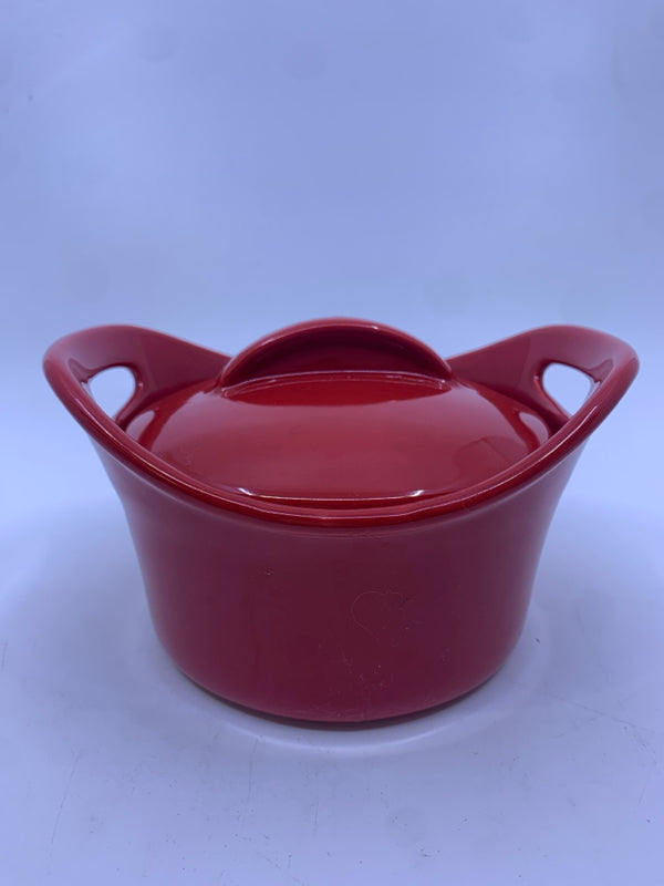 RACHAEL RAY RED CASSEROLE DISH W/ COVER.