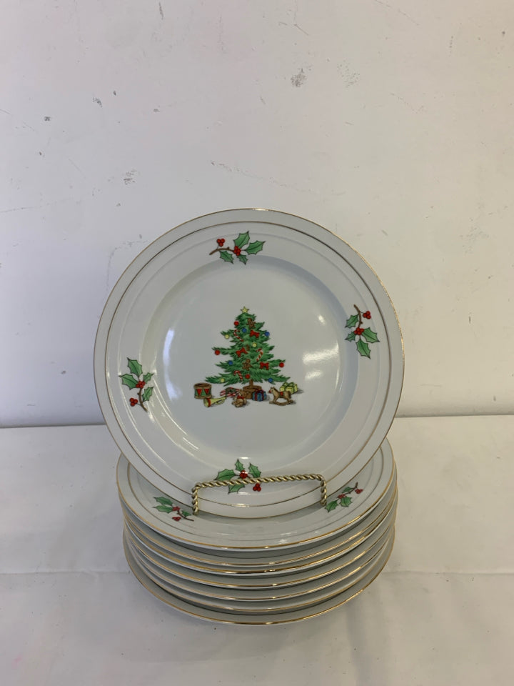 8 HOLIDAY HOSTESS TEDDY BEAR AND CHRISTMAS TREE LUNCH PLATES.