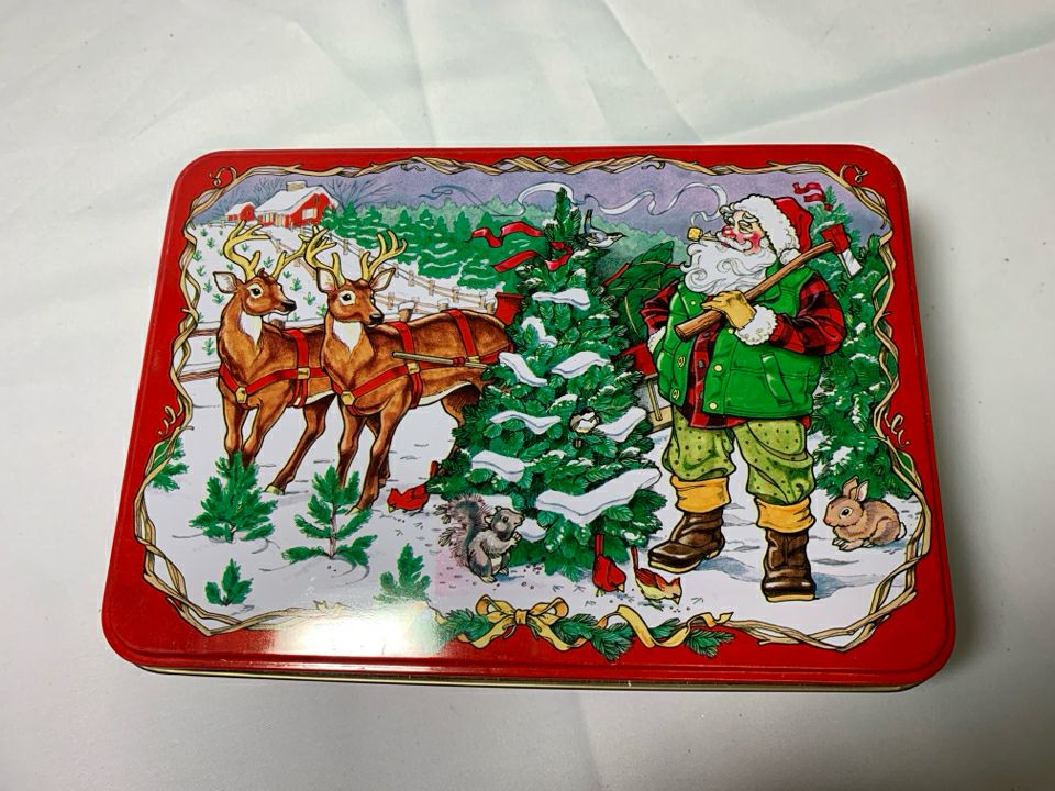 2pc FIREMAN SANTA AND TREE IN TIN.