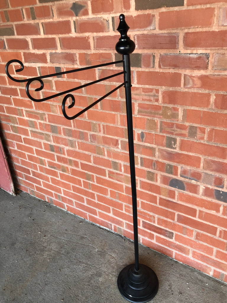 BLACK METAL TRIPLE STOCKING HOLDER.