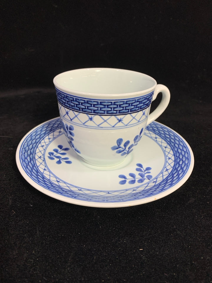 VTG BLUE FLORAL TEACUP/SAUCER.