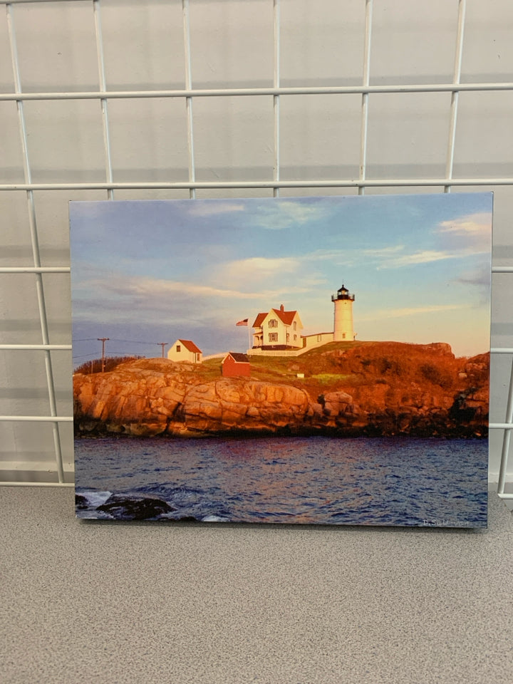 LIGHTHOUSE AND OCEAN PHOTO CANVAS.