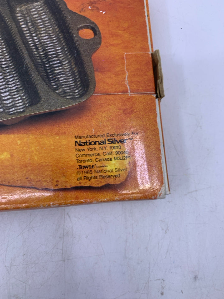 NIB VTG 7 SLOT CORN BREAD CAST IRON.