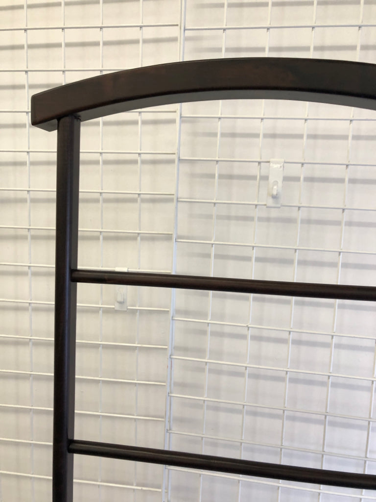 WOODEN BLANKET RACK HOLDER.