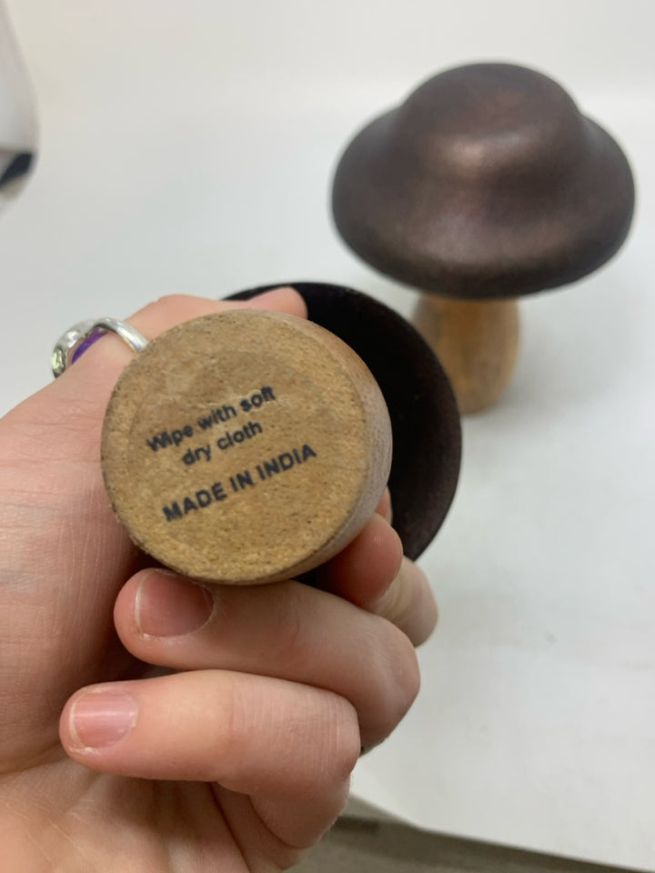 2 WOOD BASE W/ METAL TOP MUSHROOMS DECOR.