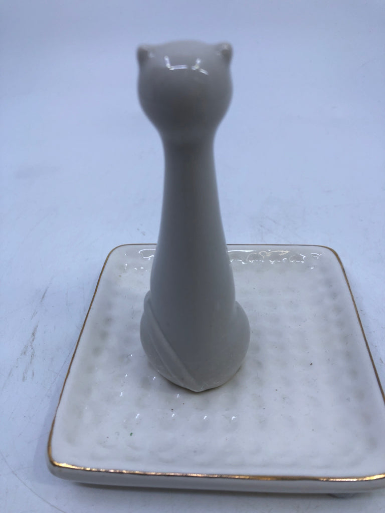 WHITE CAT CERAMIC RING HOLDER W/ SQUARE BOTTOM.