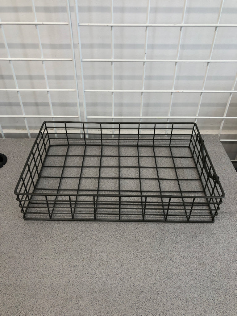 GREY METAL ORGANIZER BIN W/HANDLE.