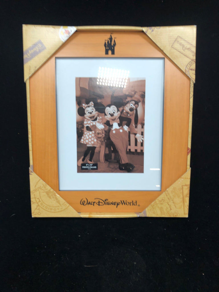 NIP DISNEY WORLD CASTLE PICTURE FRAME.