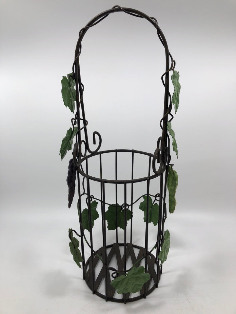 METAL GRAPE/LEAF WINE HOLDER.