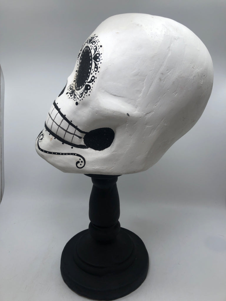 RESIN SUGAR SKULL DESK DECOR.