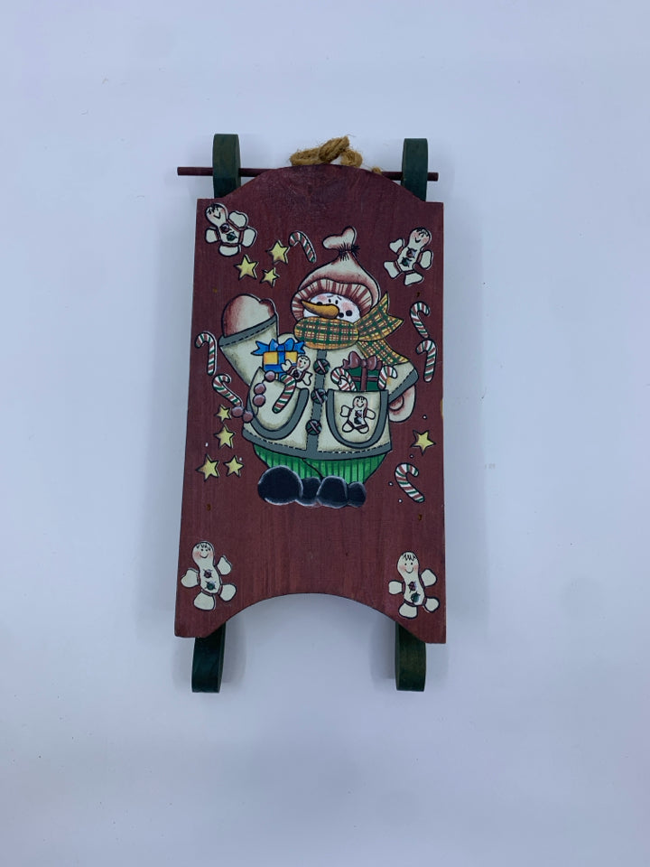 SNOWMAN SLEIGH WALL HANGING.