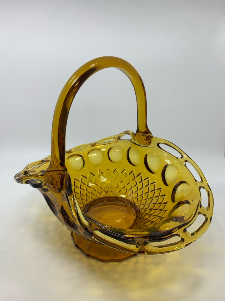VTG AMBER GLASS BASKET W/RUFFLED EDGE.