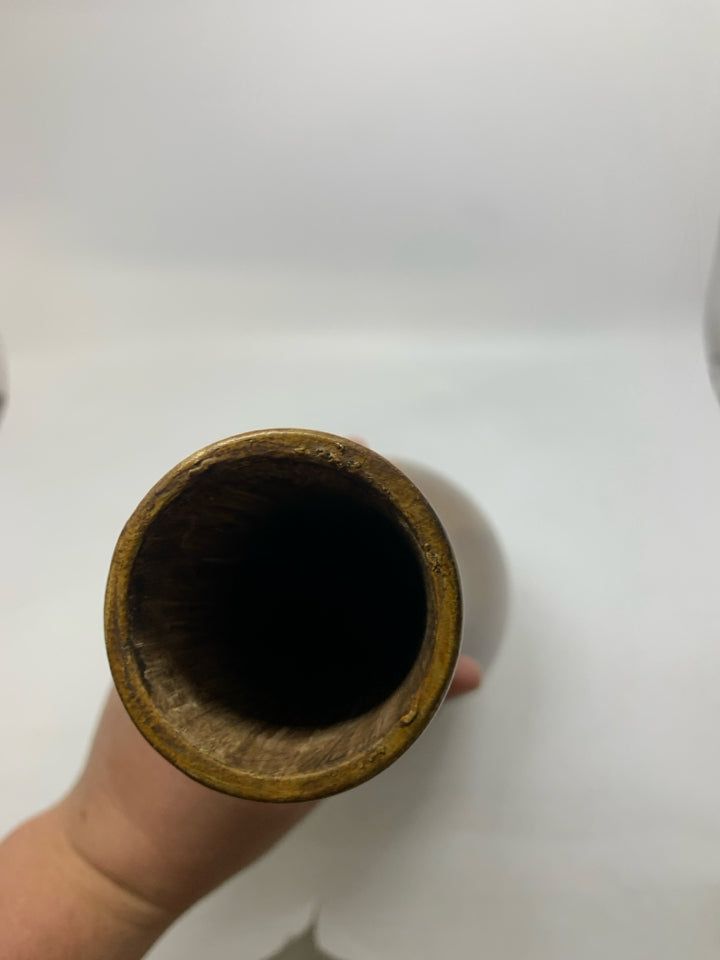 TALL CERAMIC WOOD GRAIN PATTERN VASE.